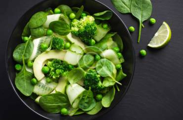 Green Salad with Cucumber, Spinach and Avocado